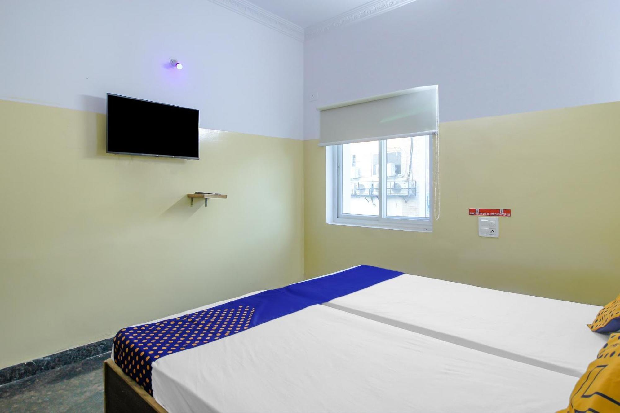 Spot On 81775 Mohit Gokul Lodge New Luxury Room'S Near Secunderabad Railway Station Lālāguda 外观 照片
