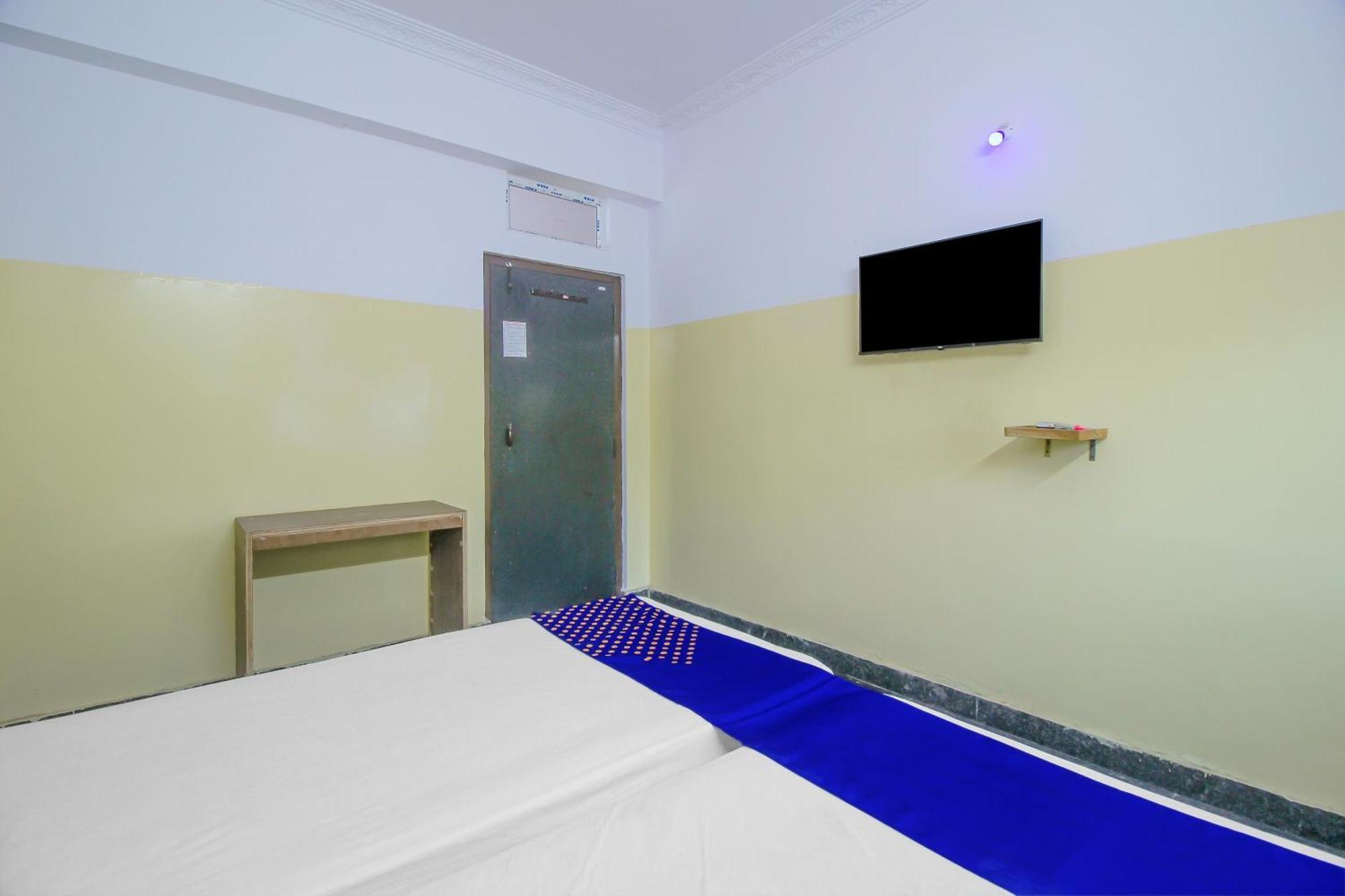 Spot On 81775 Mohit Gokul Lodge New Luxury Room'S Near Secunderabad Railway Station Lālāguda 外观 照片