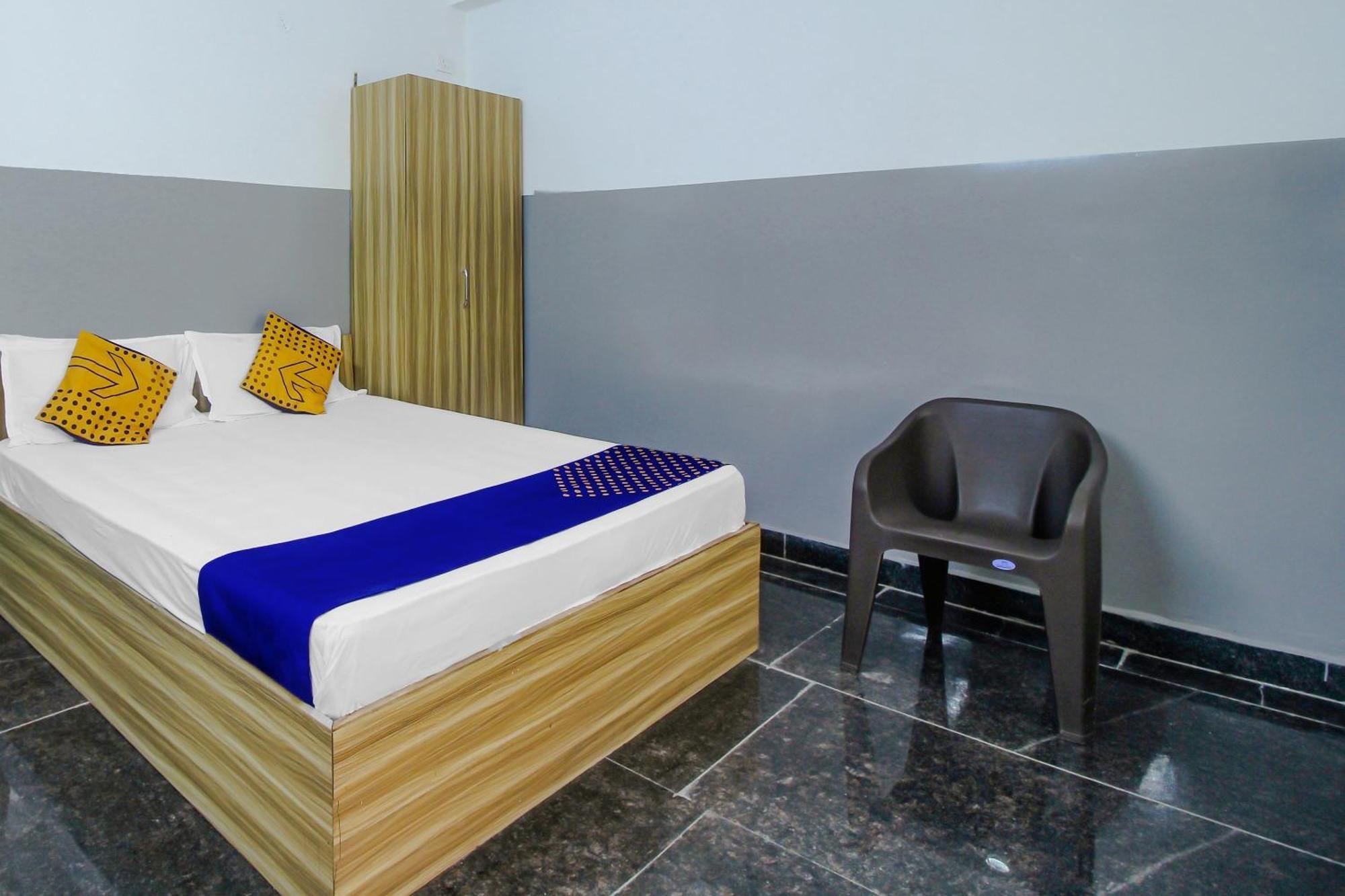 Spot On 81775 Mohit Gokul Lodge New Luxury Room'S Near Secunderabad Railway Station Lālāguda 外观 照片