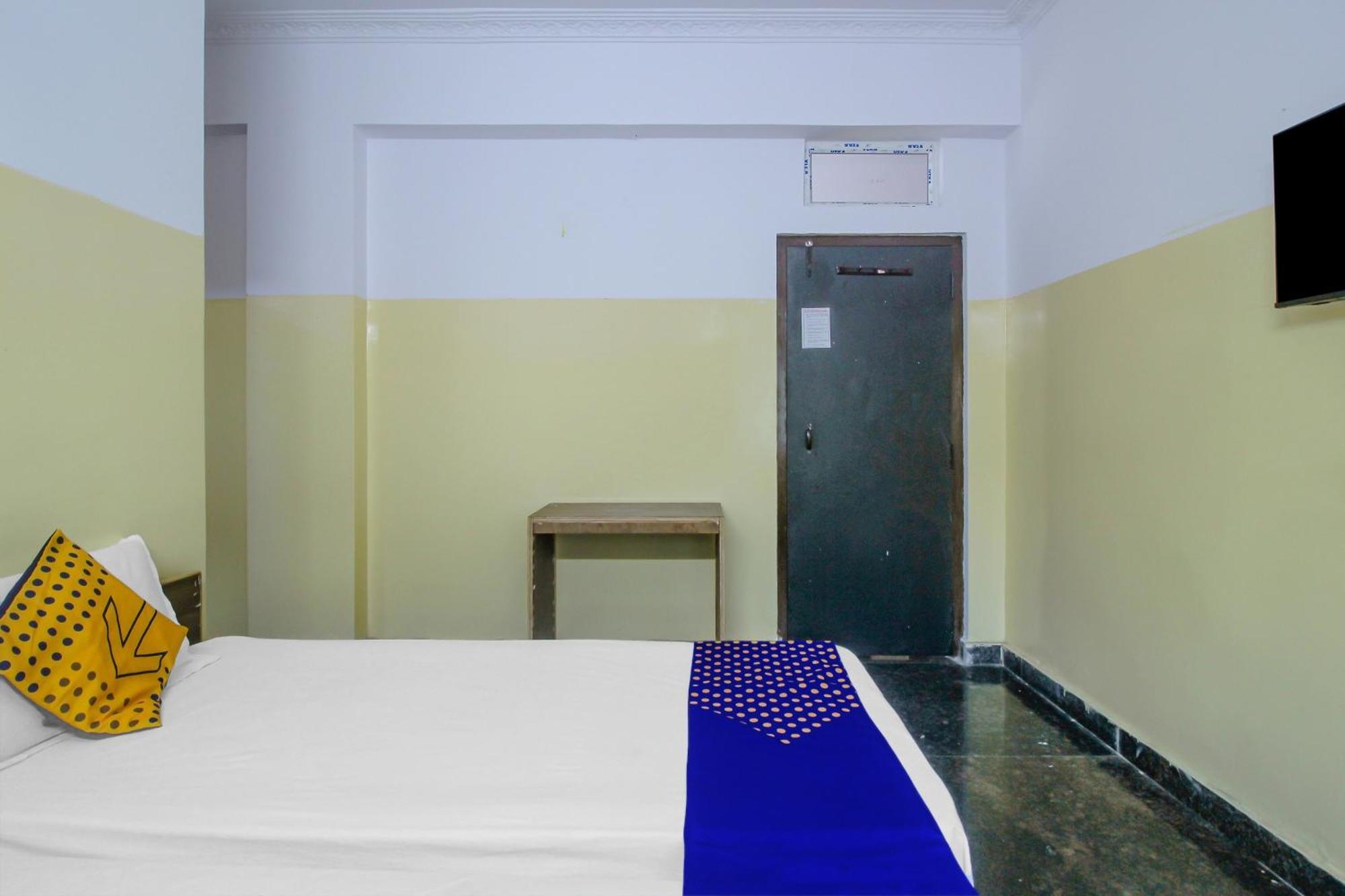 Spot On 81775 Mohit Gokul Lodge New Luxury Room'S Near Secunderabad Railway Station Lālāguda 外观 照片