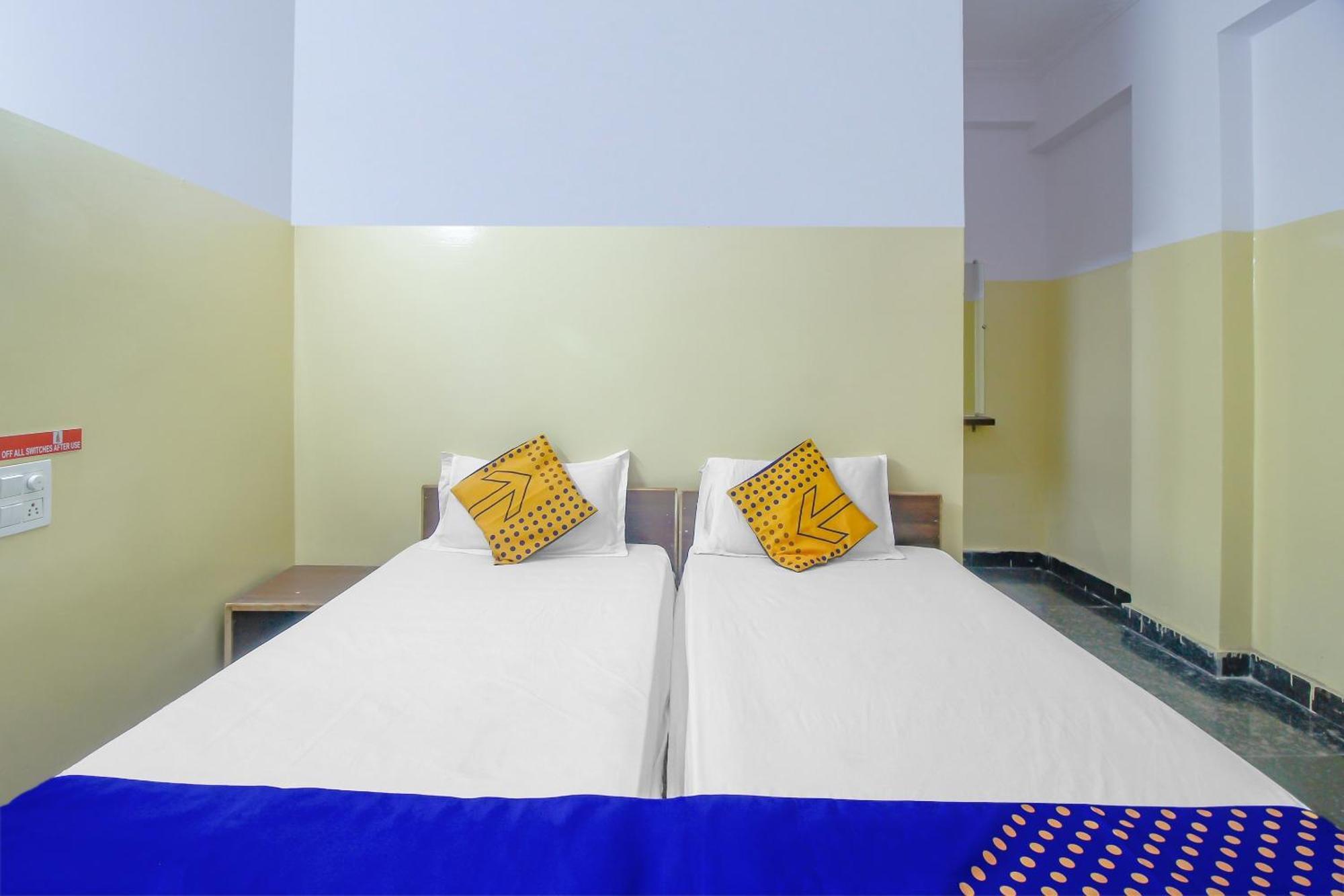 Spot On 81775 Mohit Gokul Lodge New Luxury Room'S Near Secunderabad Railway Station Lālāguda 外观 照片