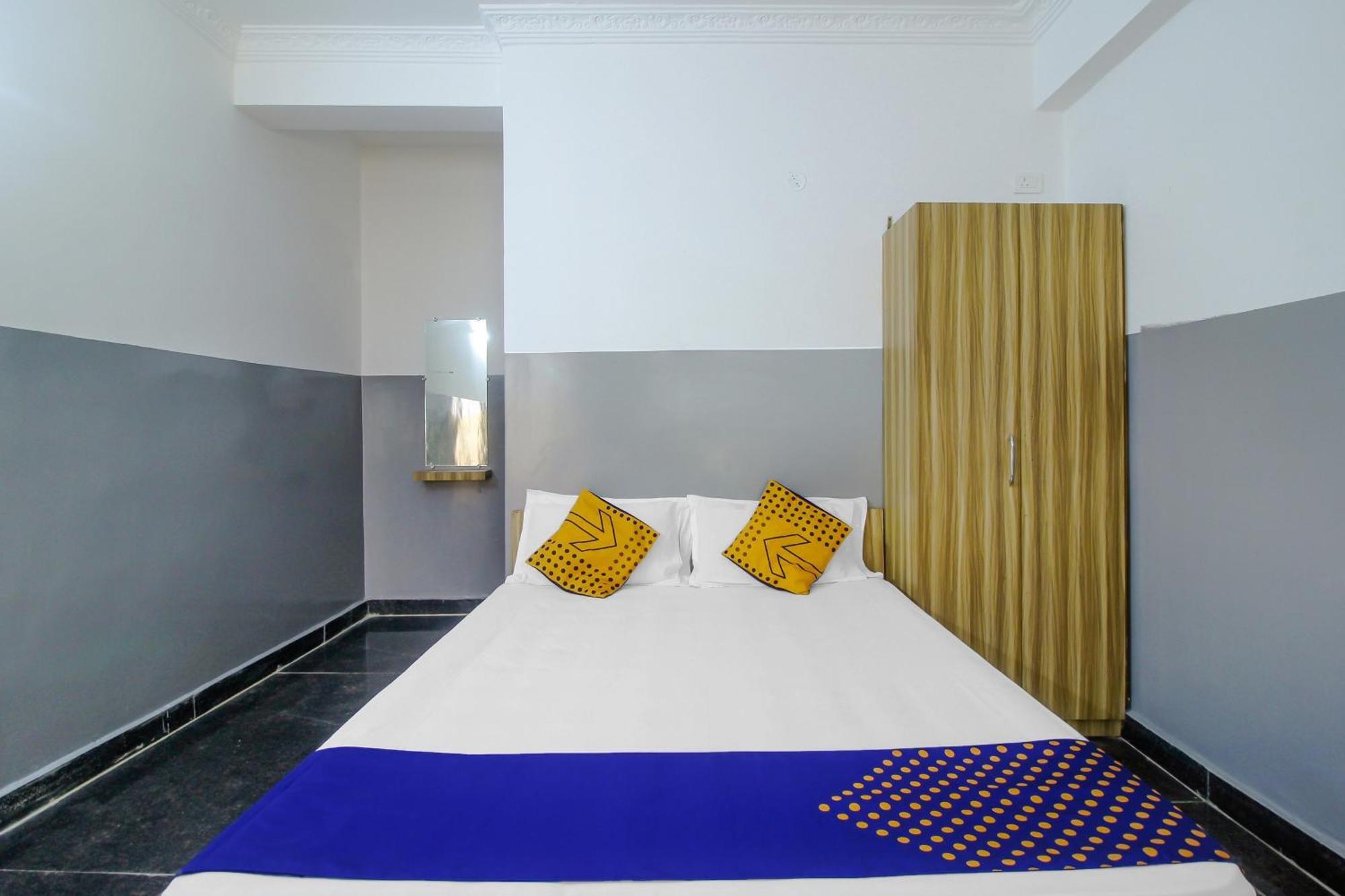 Spot On 81775 Mohit Gokul Lodge New Luxury Room'S Near Secunderabad Railway Station Lālāguda 外观 照片